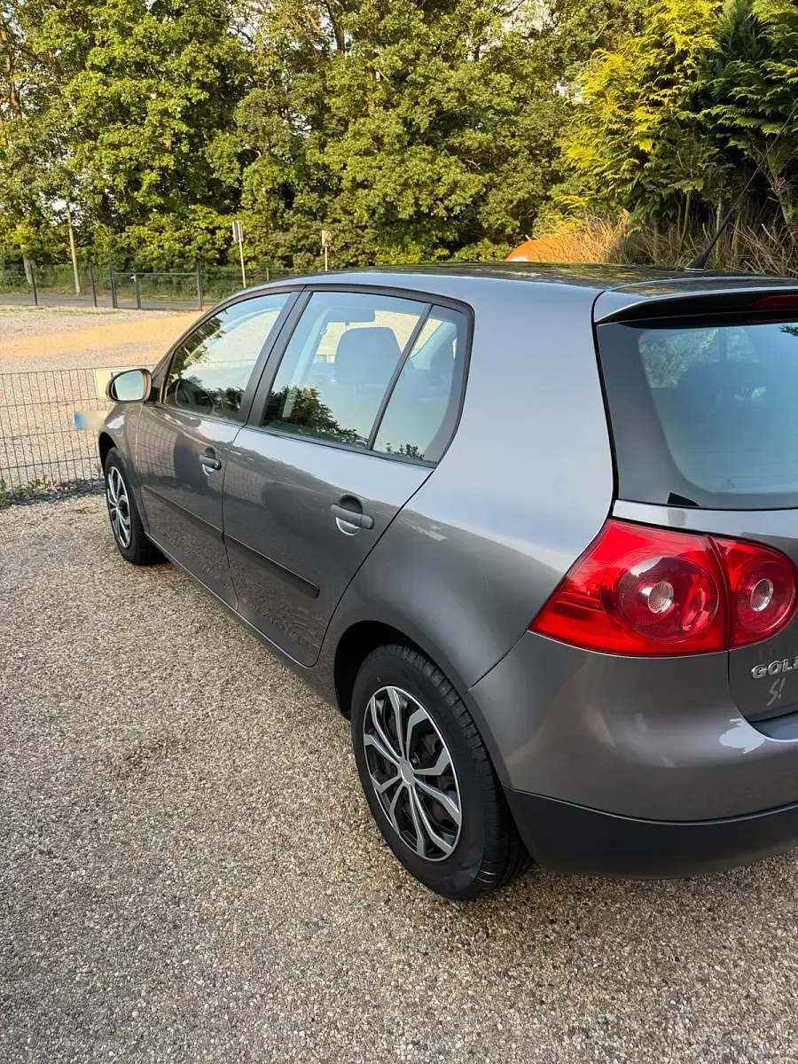 Gebraucht VW Golf V 102 PS (75 kW) 2006 Grau Kleinwagen