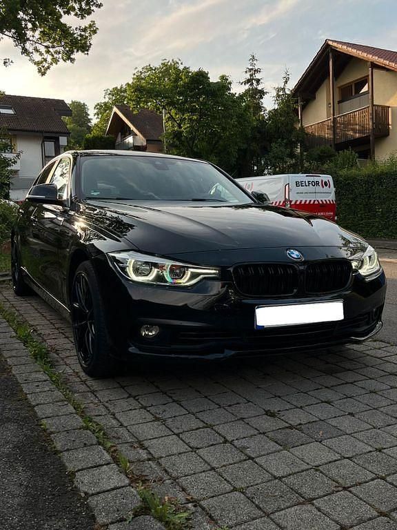 Schwarz Gebraucht 2016 BMW 318 Limousine | 9.900 € (Fairer Preis) - Bild 1/4