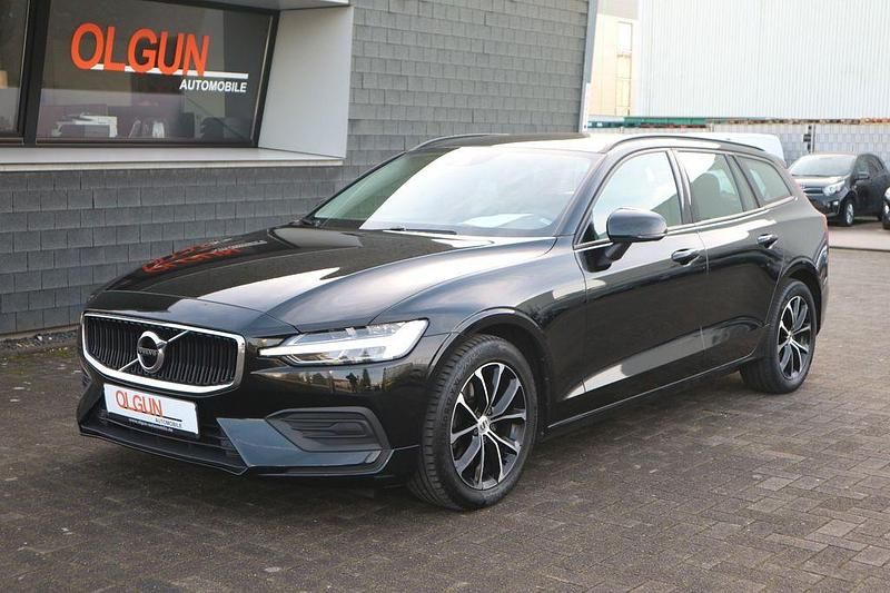 Schwarz Gebraucht 2021 Volvo V60 Momentum Kombi | 18.990 € (Fairer Preis) - Bild 1/4