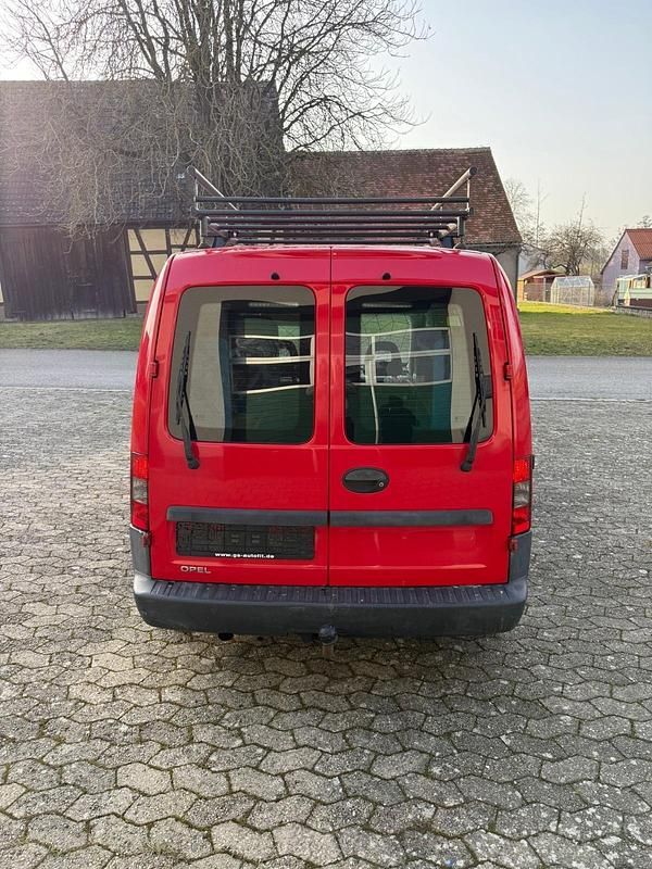 Usado Opel Combo 101 CV (74 kW) 2010 Rojo Monovolumen