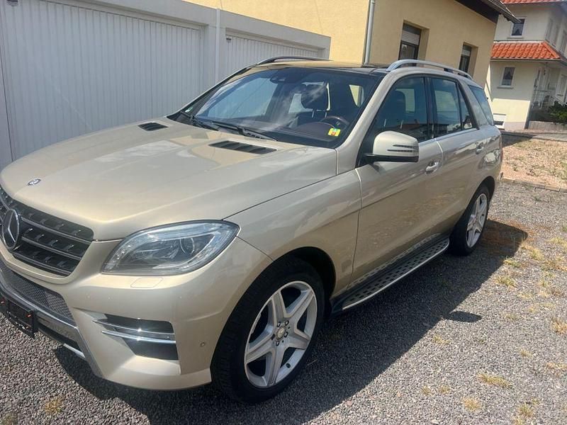 Gebraucht Mercedes ML350 Edition 1 258 PS (189 kW) 2012 Gold SUV