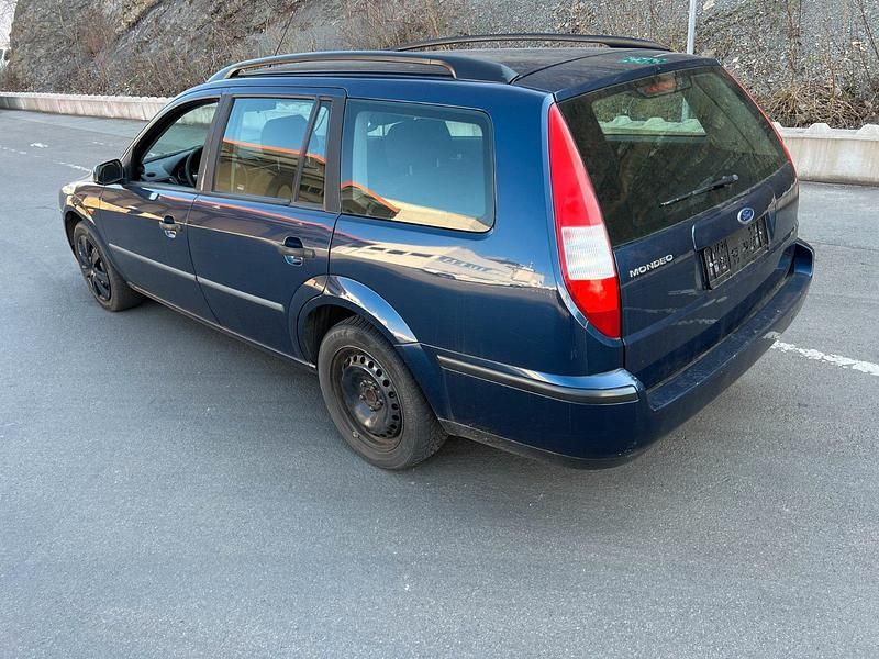 Gebraucht Ford Mondeo 125 PS (91 kW) 2003 Blau Kombi
