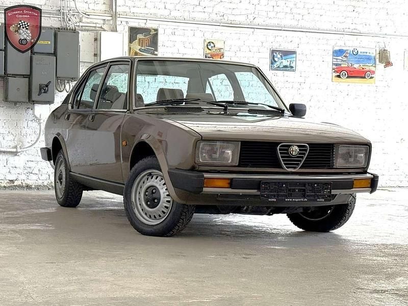 Braun Gebraucht 1982 Alfa Romeo Alfetta Limousine | 12.950 € - Bild 1/4