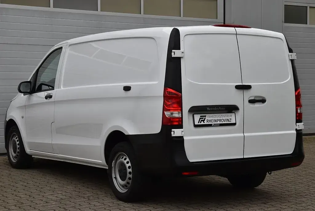 Gebraucht Mercedes Vito 163 PS (119 kW) 2024 Arktikweiss Van