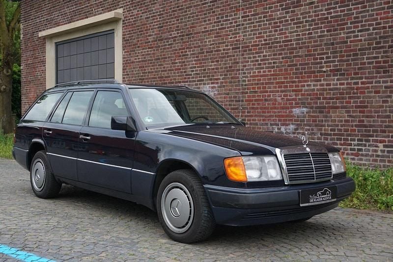 Gebraucht Mercedes E230 132 PS (97 kW) 1990 Blau Kombi