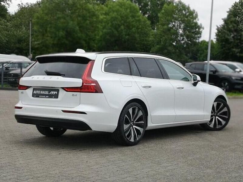 Gebraucht Volvo V60 Core 197 PS (144 kW) 2022 Weiß Kombi
