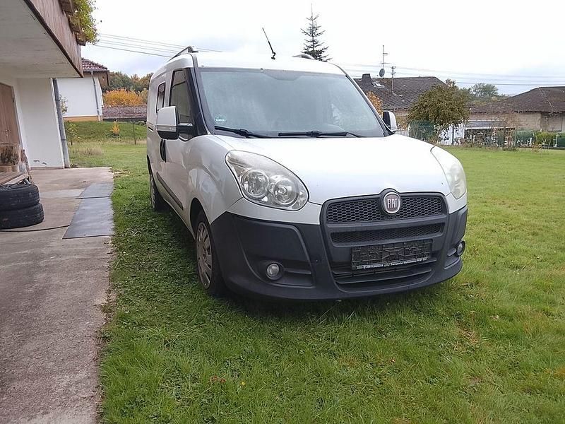 Weiß Gebraucht 2011 Fiat Doblò Van / Kleinbus | 2.000 € - Bild 1/4