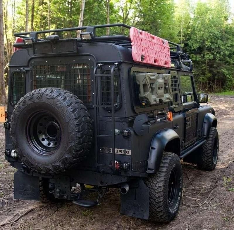 Schwarz Gebraucht 2014 Land Rover Defender SUV | 29.910 € - Bild 1/4