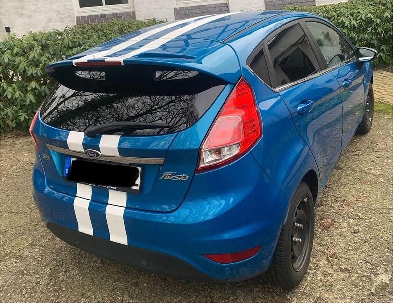 Gebraucht Ford Fiesta Titanium 80 PS (58 kW) 2014 Blau Limousine