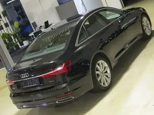 Gebraucht Audi A6 Sport 204 PS (150 kW) 2023 Mythos black Limousine