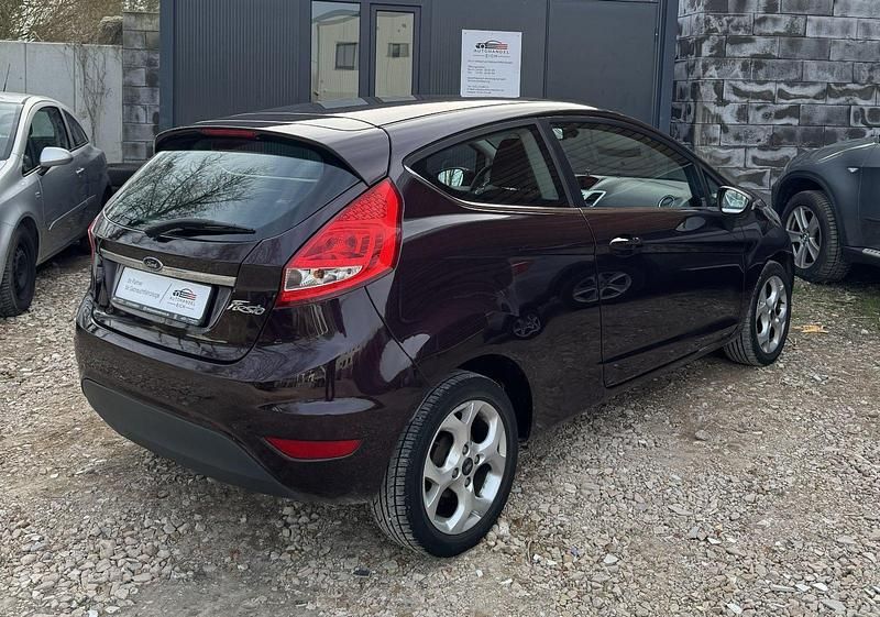Gebraucht Ford Fiesta Titanium 82 PS (60 kW) 2010 Violet Kleinwagen