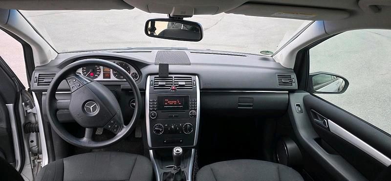 Gebraucht Mercedes B170 116 PS (85 kW) 2006 Silber Van / Kleinbus