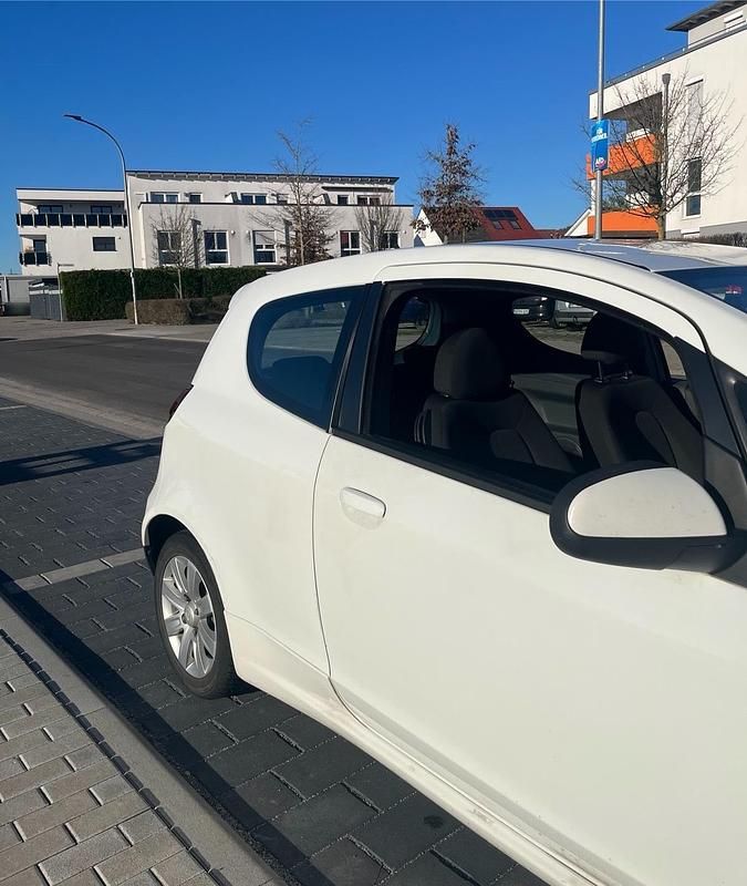 Gebraucht Mitsubishi Colt 75 PS (55 kW) 2012 Weiß Kleinwagen