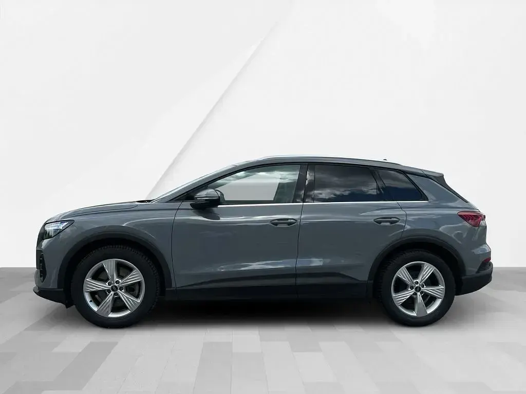 Second-hand Audi Q4 e-tron Ambiente 150 kW (204 CP) 2023 Gri SUV