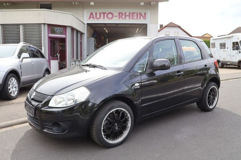 Schwarz Gebraucht 2010 Suzuki SX4 Limousine | 6.400 € (Etwas zu teuer) - Bild 1/4