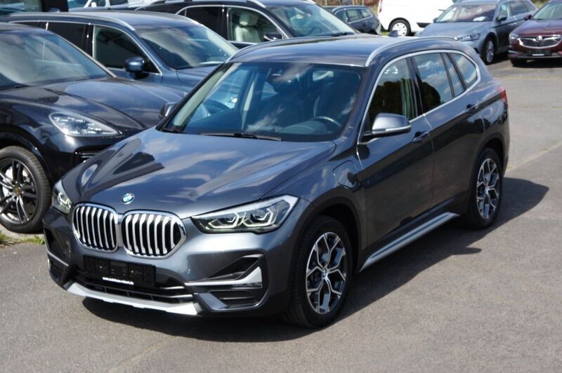 Grau Gebraucht 2020 BMW X1 xLine SUV | 22.222 € (Fairer Preis) - Bild 1/4