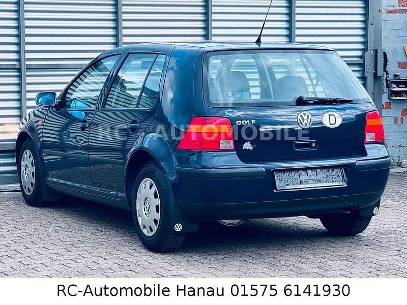 Gebraucht VW Golf IV 75 PS (55 kW) 2000 Dunkelblau Limousine