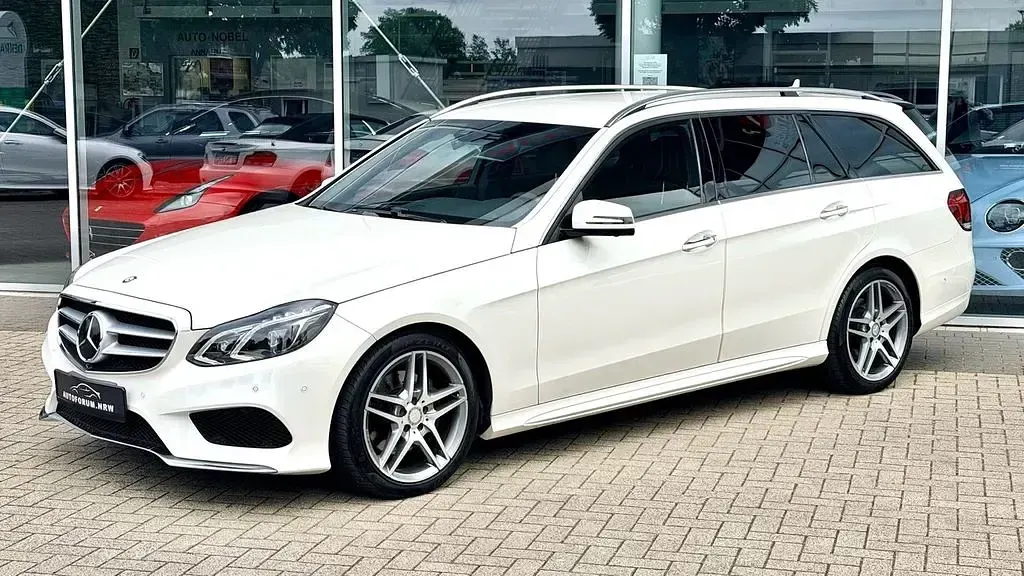 Gebraucht Mercedes E300 AMG line 252 PS (185 kW) 2015 Weiß Limousine