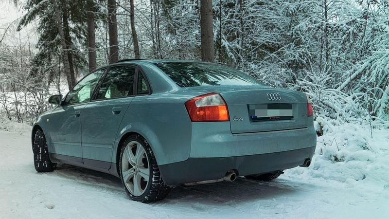 Second-hand Audi A4 170 CP (125 kW) 2001 Albastru Berlinǎ