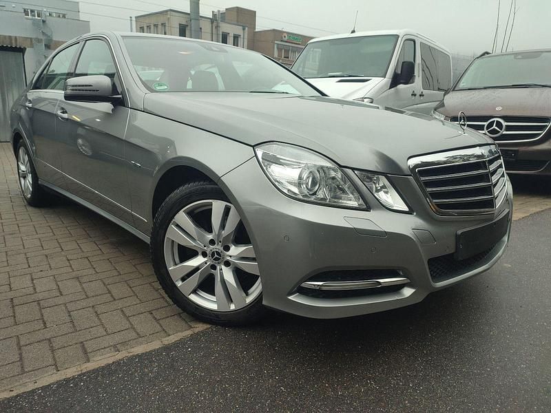 Second-hand Mercedes E200 184 CP (135 kW) 2010 Gri Berlinǎ