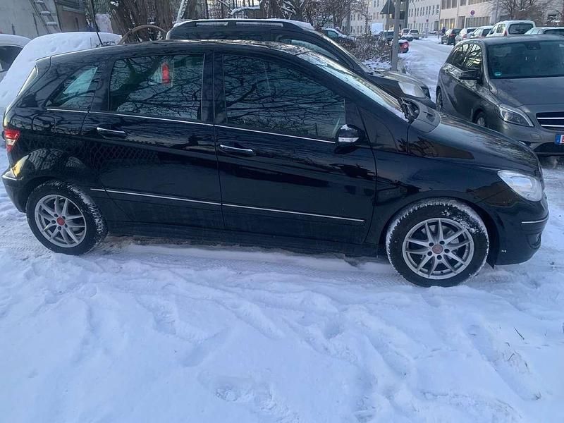 Gebraucht Mercedes B180 109 PS (80 kW) 2007 Nachtschwarz Van / Kleinbus