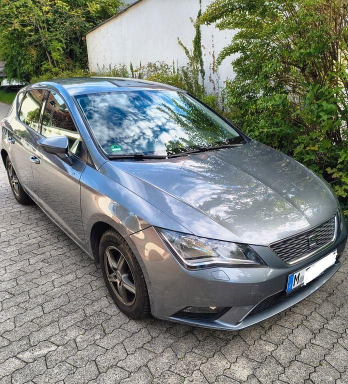 Grau Gebraucht 2013 Seat Leon Style Limousine | 3.900 € (Superpreis) - Bild 1/4