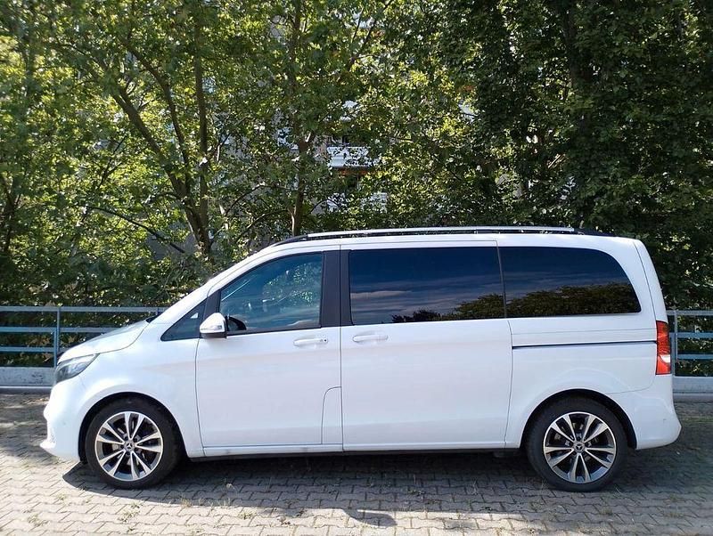 Gebraucht Mercedes V300 239 PS (175 kW) 2020 Weiß Van / Kleinbus