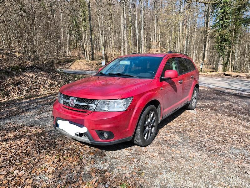 Gebraucht Fiat Freemont 170 PS (125 kW) 2013 Rot SUV