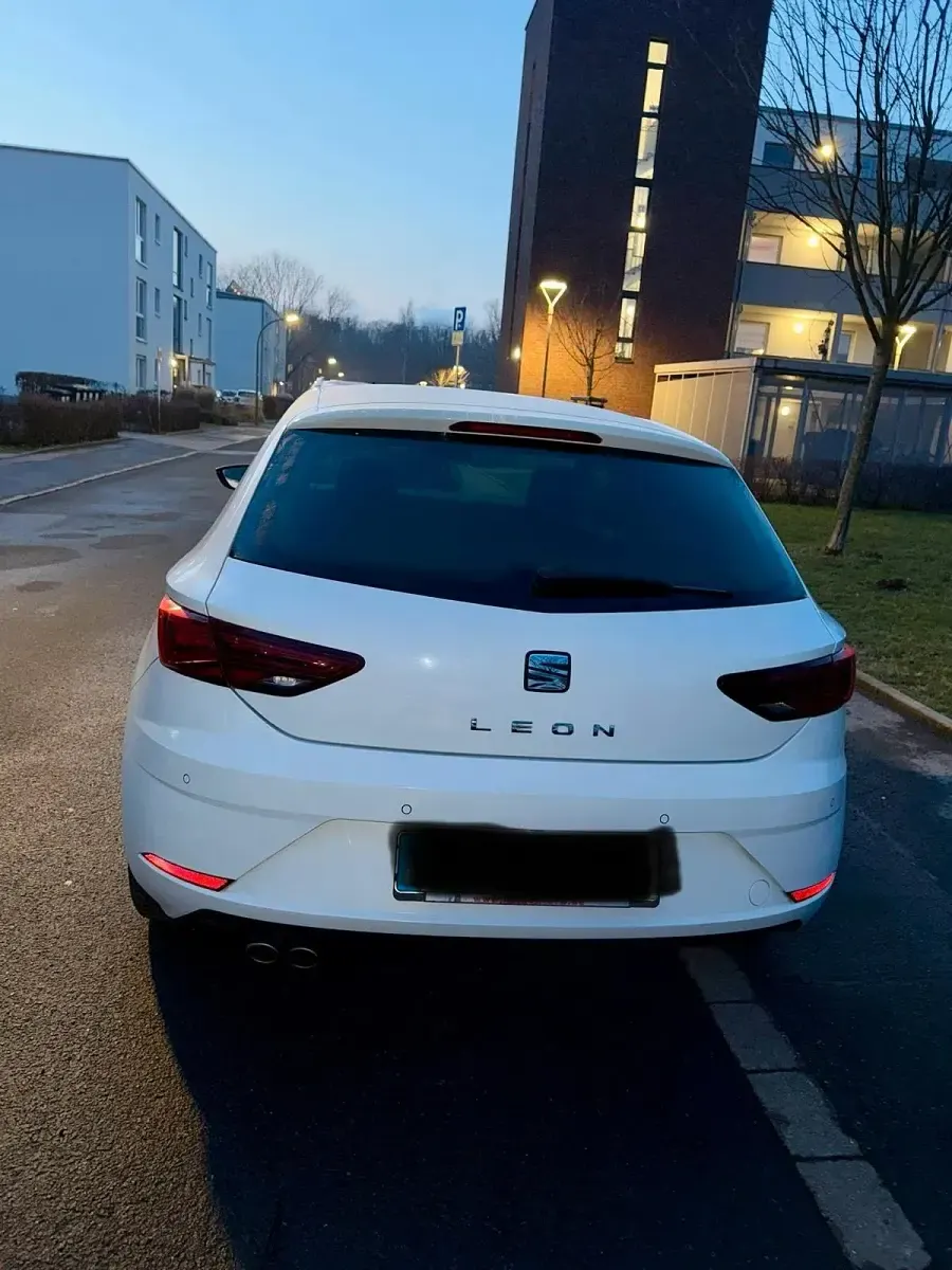Gebraucht Seat Leon XCELLENCE 150 PS (110 kW) 2019 Weiß Limousine