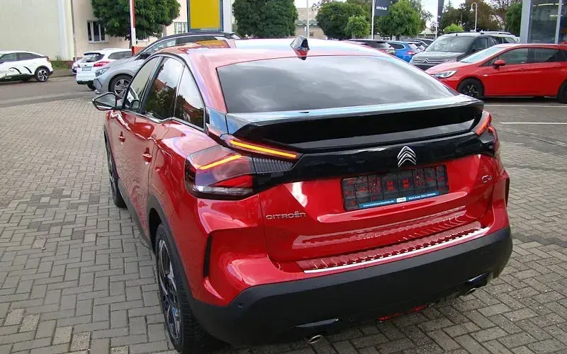 Gebraucht Citroën C4 PureTech 131 PS (96 kW) 2023 Lackierung elixierrot/typ ver Limousine