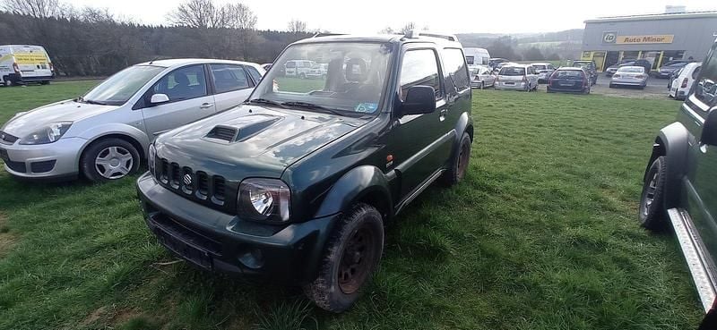 Second-hand Suzuki Jimny 60 CP (44 kW) 2005 Verde SUV