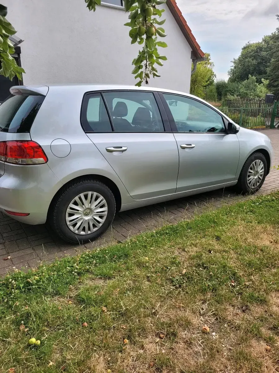 Gebraucht VW Golf VI 80 PS (58 kW) 2010 Silber Kleinwagen