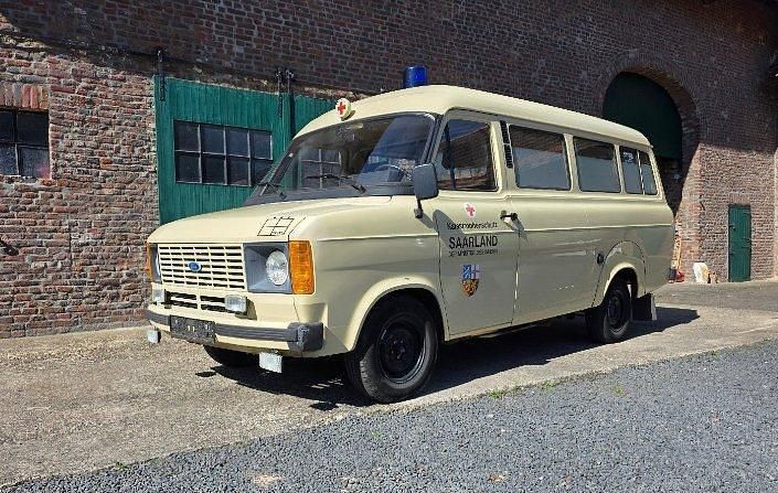 Second-hand Ford Transit 90 CP (66 kW) 1981 Bej Monovolum
