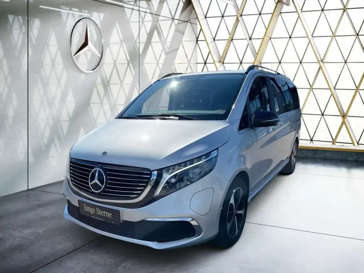 Gebraucht Mercedes EQV300 Avantgarde 150 kW (204 PS) 2024 Brillantsilber metallic Van / Kleinbus