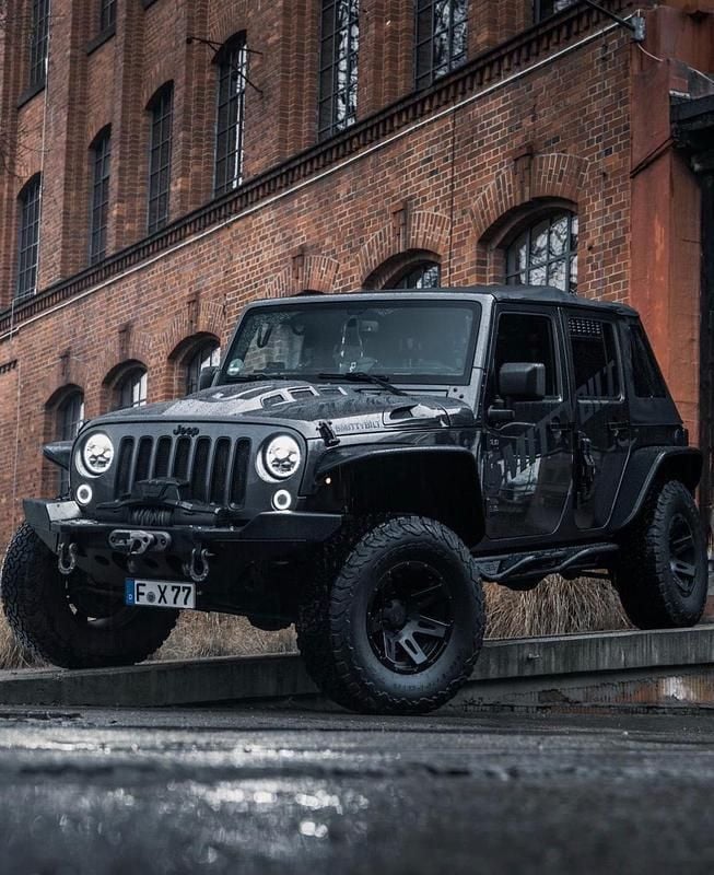Grau Gebraucht 2016 Jeep Wrangler SUV | 52.800 € - Bild 1/4