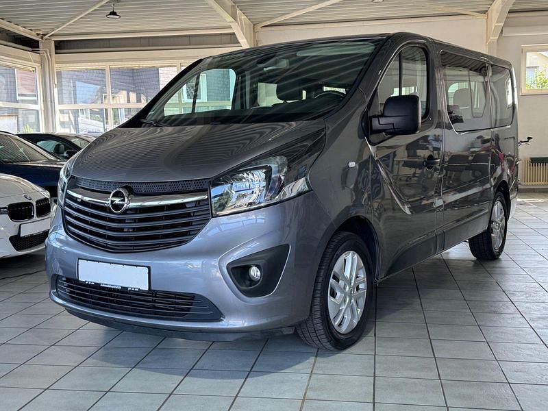 Grau Gebraucht 2017 Opel Vivaro Van | 19.999 € (Teuer) - Bild 1/4