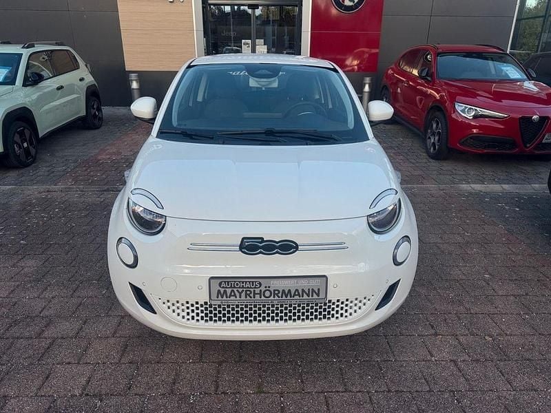 Gebraucht Fiat 500e Icon 86 kW (118 PS) 2022 Weiß Limousine