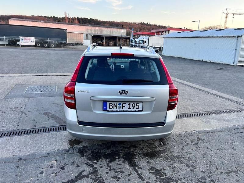 Gebraucht Kia Ceed 109 PS (80 kW) 2007 Grau Kleinwagen