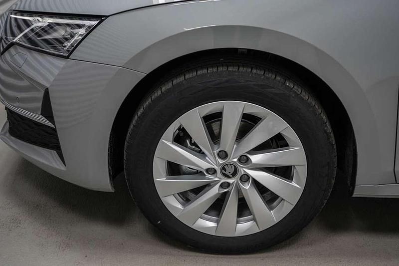 Neu Skoda Octavia Selection 150 PS (110 kW) 2025 Stahl grau Kombi