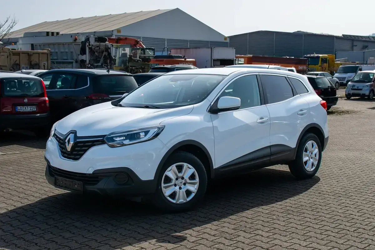 Gebraucht Renault Kadjar Life 131 PS (96 kW) 2016 Weiß SUV