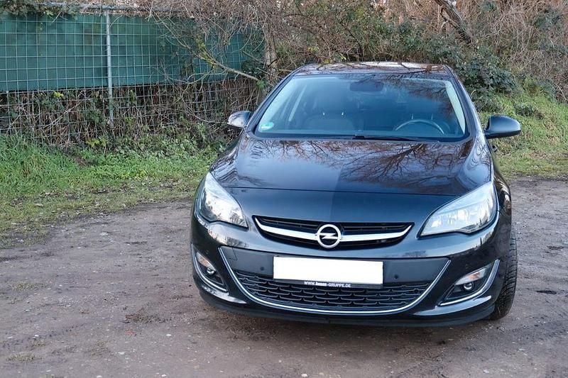 Schwarz Gebraucht 2015 Opel Astra Exklusiv Limousine | 7.000 € (Fairer Preis) - Bild 1/4