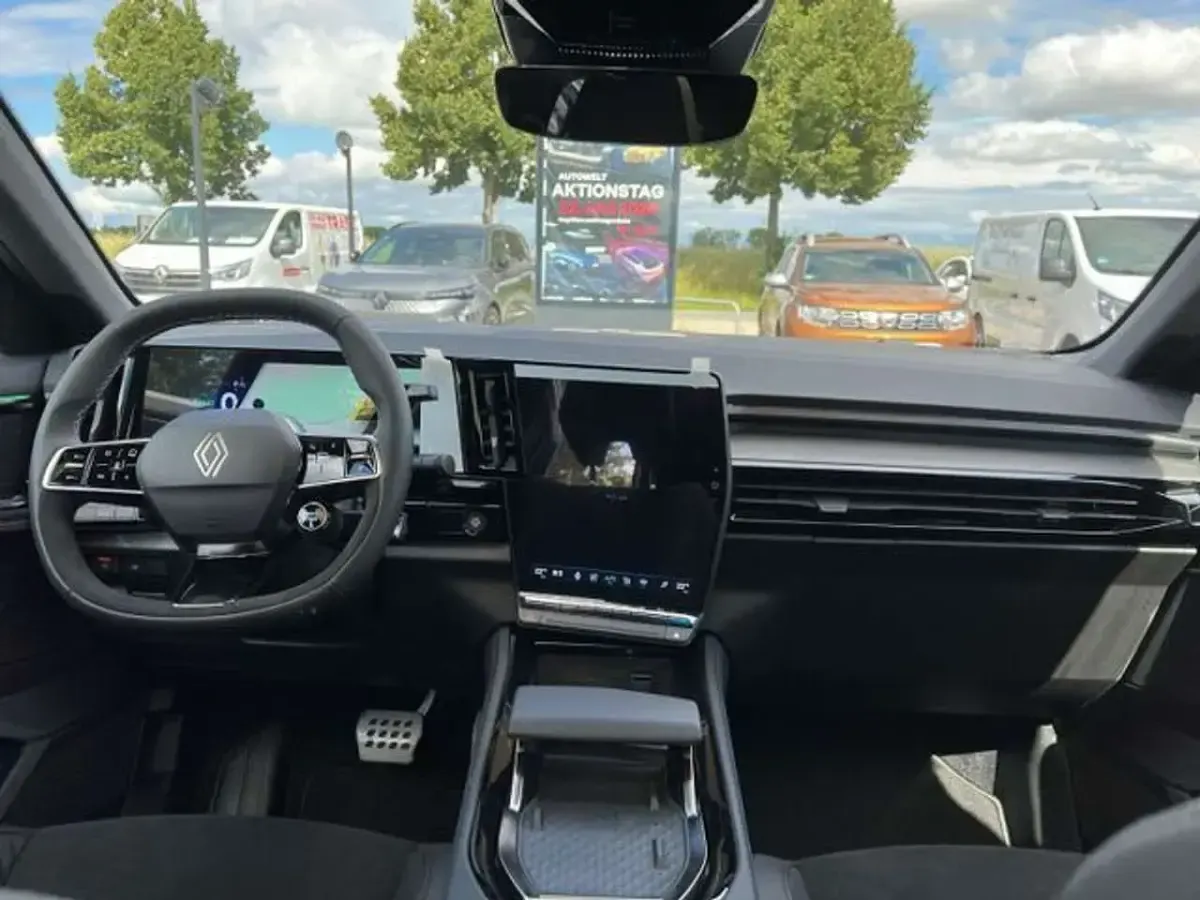 Używany Renault Rafale 131 KM (96 kW) 2024 Niebieski SUV
