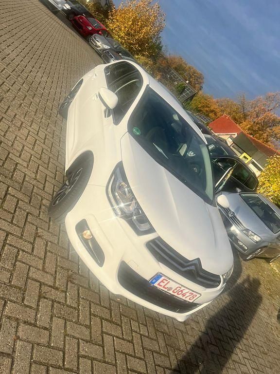 Weiß Gebraucht 2018 Citroën C4 SELECTION Limousine | 9.999 € (Etwas zu teuer) - Bild 1/4