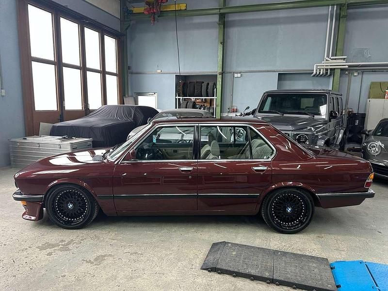 Gebraucht BMW 528 184 PS (135 kW) 1983 Burgundrot Limousine