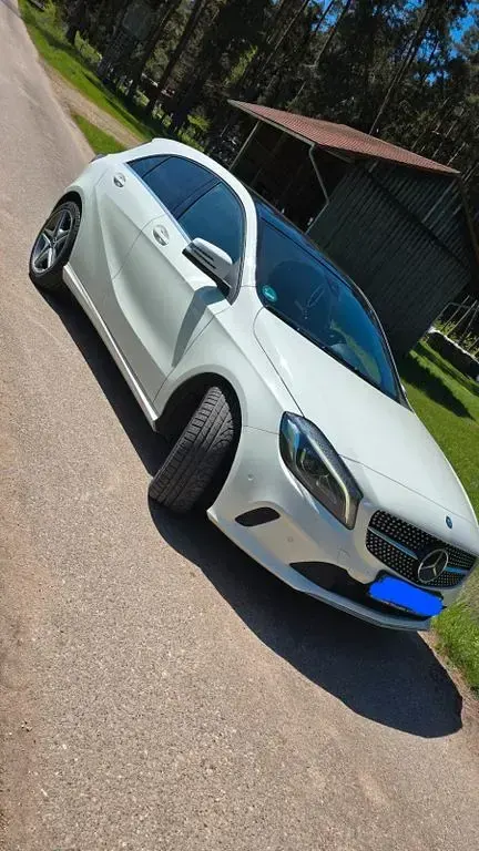 Gebraucht Mercedes A180 109 PS (80 kW) 2016 Weiß Kleinwagen