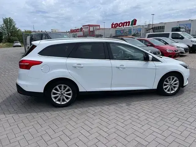 Gebraucht Ford Focus Titanium 125 PS (91 kW) 2018 Weiß Kombi