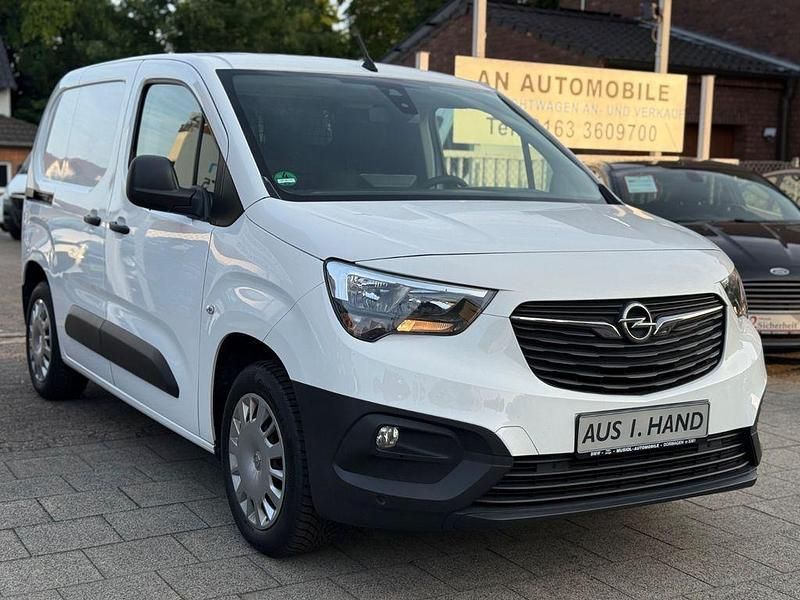 Gebraucht Opel Combo Selection 102 PS (75 kW) 2019 Weiß Van / Kleinbus