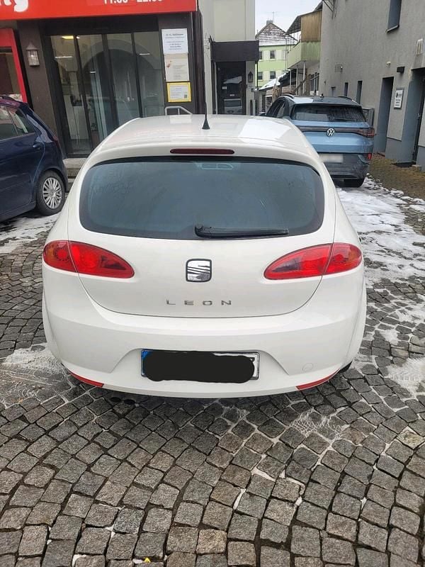 Gebraucht Seat Leon 105 PS (77 kW) 2009 Weiß Kleinwagen