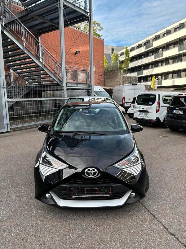 Schwarz Gebraucht 2021 Toyota Aygo Kleinwagen | 9.000 € (Fairer Preis) - Bild 1/4