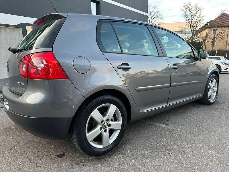 Grau Gebraucht 2006 VW Golf V Kleinwagen | 4.700 € (Etwas zu teuer) - Bild 1/4